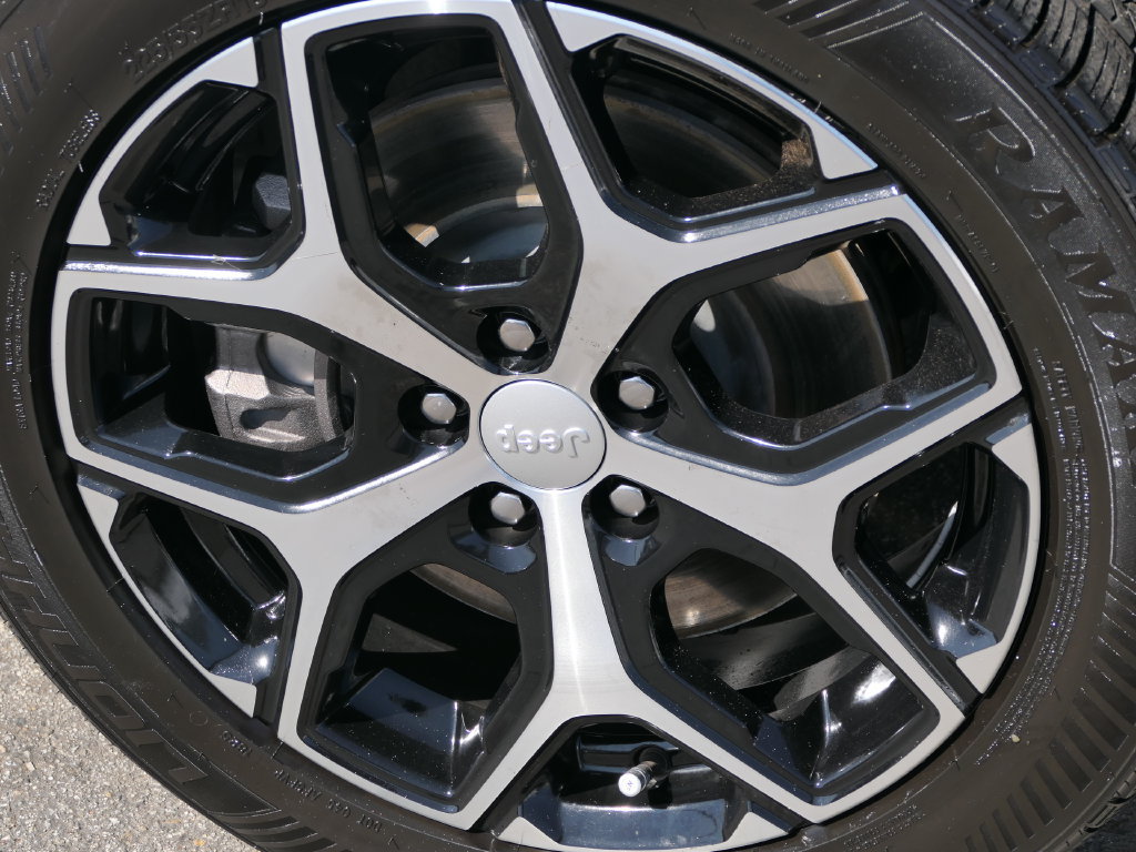 Used 2024 Jeep Compass Latitude AWD/4WD image 9