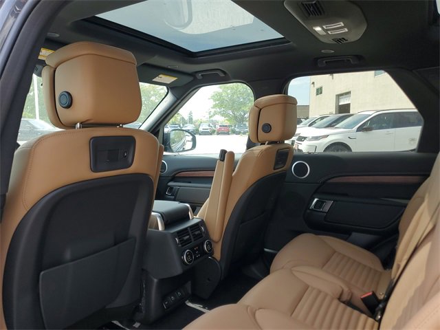 Used 2024 Land Rover Discovery Dynamic SE image 12