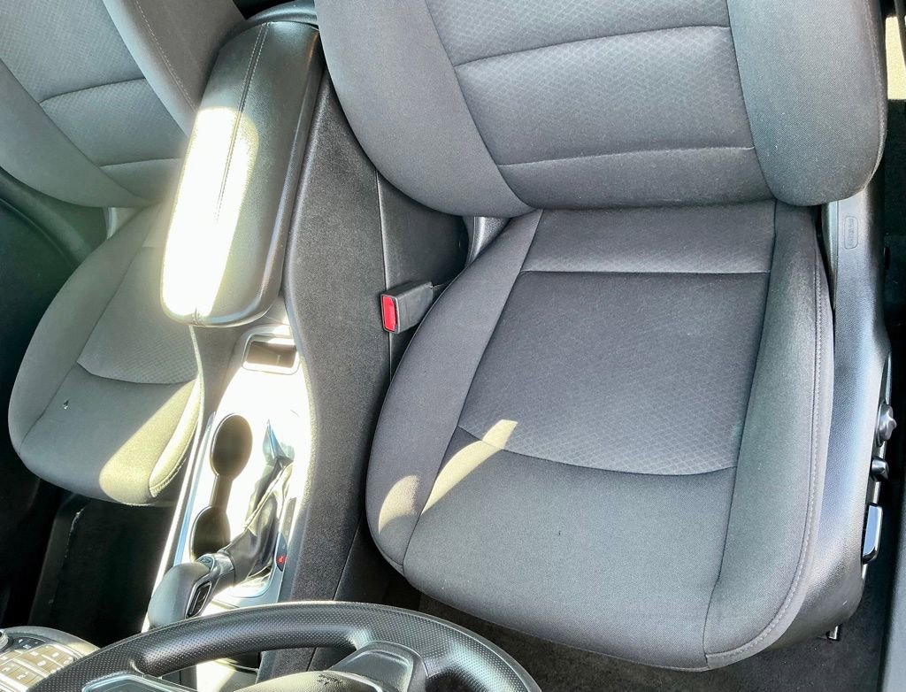 Used 2021 Chevrolet Malibu LT FWD image 37