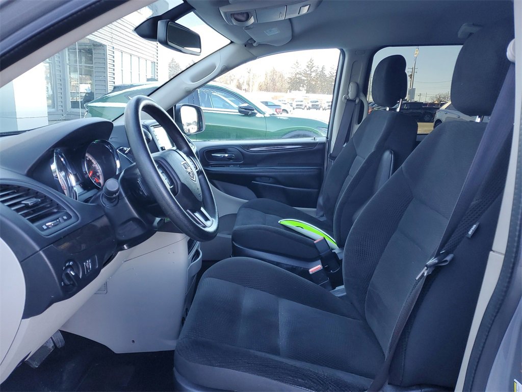 Used 2020 Dodge Grand Caravan SE image 6