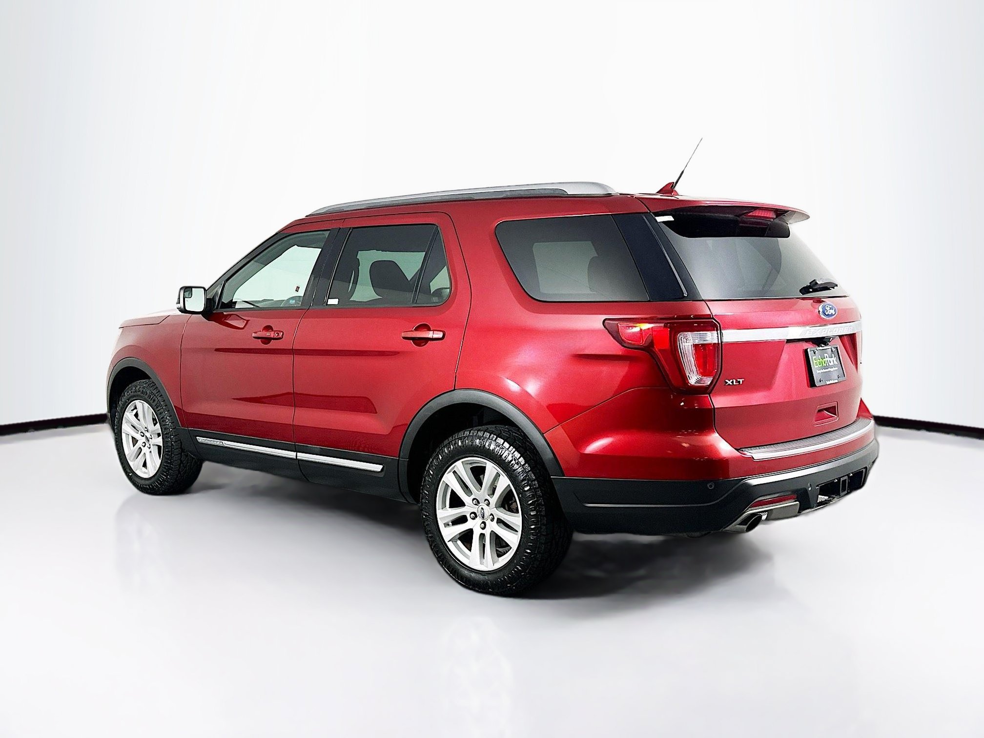 Used 2018 Ford Explorer XLT w/ Equipment Group 202A AWD/4WD image 5