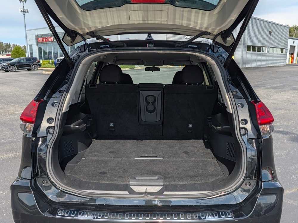 Used 2018 Nissan Rogue SV w/ Premium Package AWD/4WD image 21