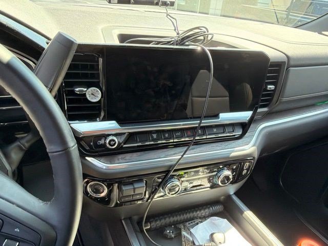 Used 2025 GMC Sierra 3500 SLT w/ SLT Convenience Package AWD/4WD image 14