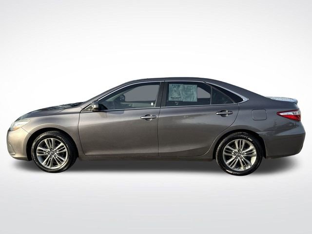 Used 2017 Toyota Camry SE image 2