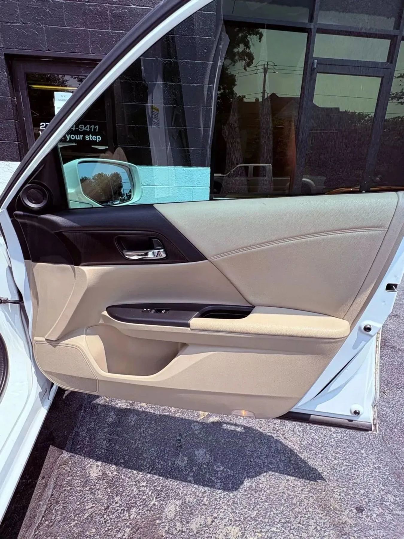 Used 2014 Honda Accord Hybrid Sedan image 23
