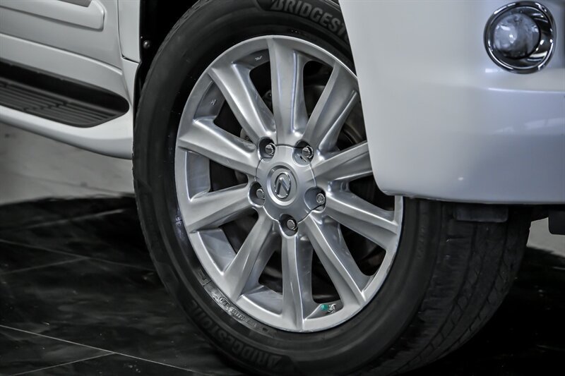 Used 2009 Lexus LX 570 4WD image 3