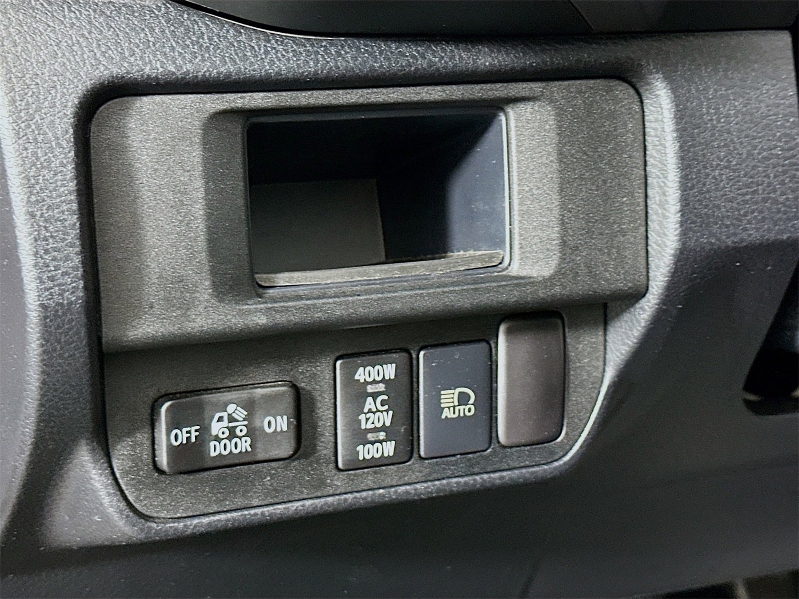 Used 2018 Toyota Tacoma TRD Sport w/ Technology Package image 10