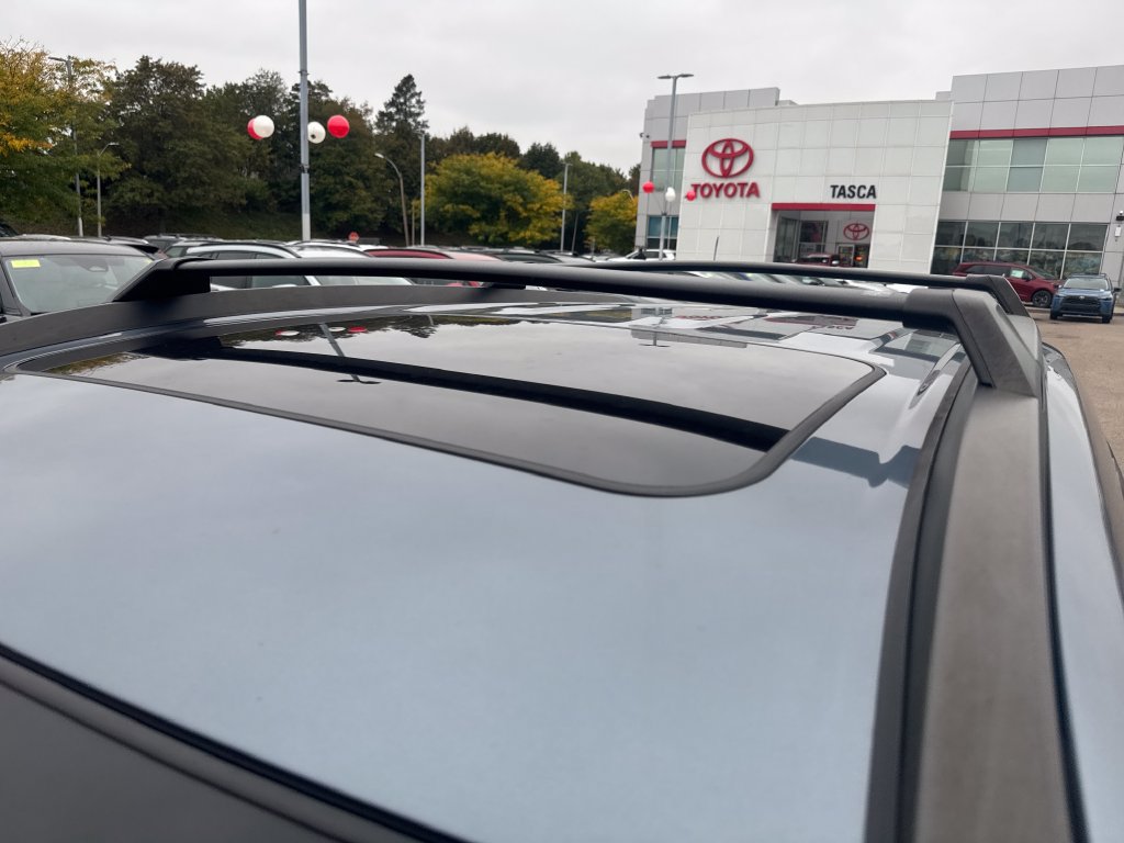 Used 2022 Toyota Corolla Cross XLE w/ Convenience Package AWD/4WD image 42