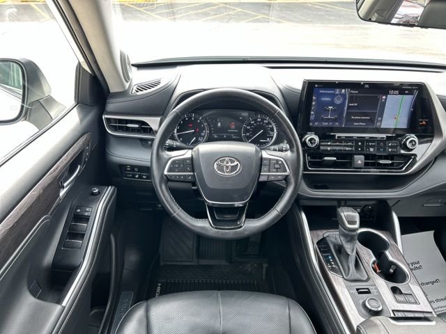 Used 2020 Toyota Highlander Limited image 27