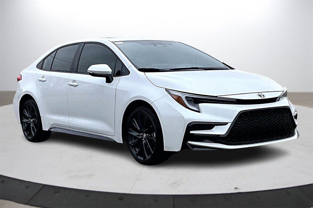 Used 2024 Toyota Corolla LE image 2