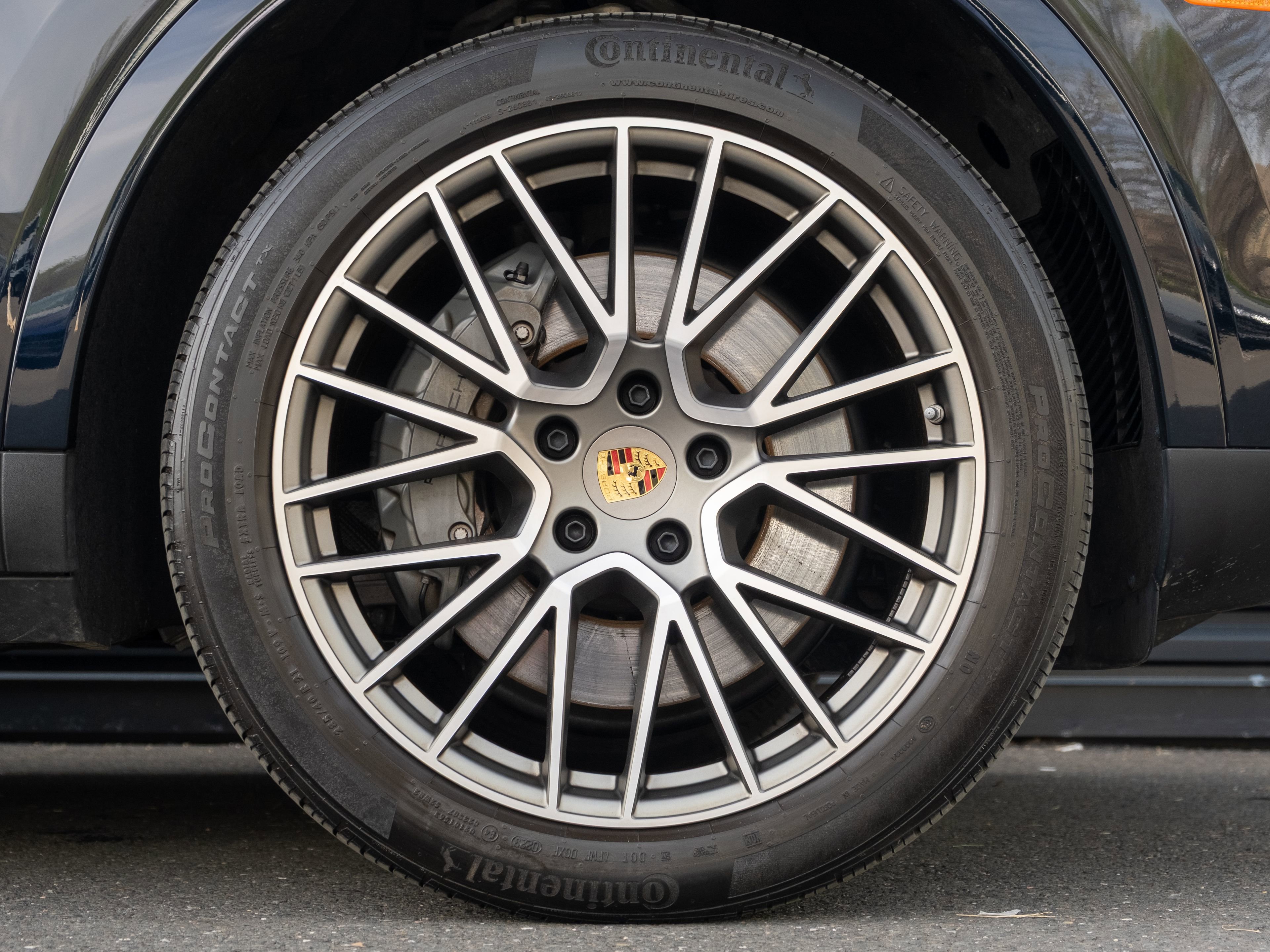 Certified 2023 Porsche Cayenne S AWD/4WD image 14