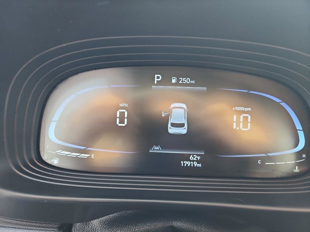 Used 2025 Hyundai Venue SEL image 12