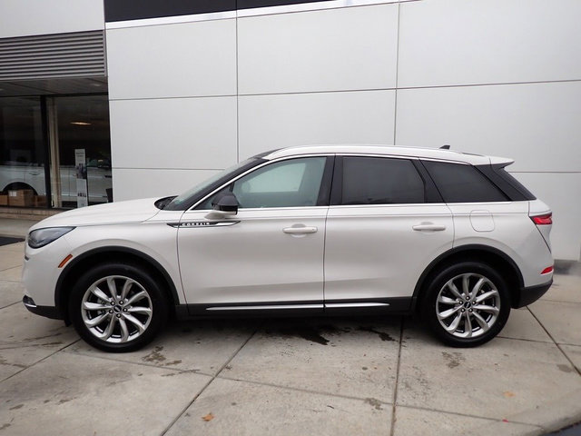 Used 2022 Lincoln Corsair AWD w/ Premium Package image 2