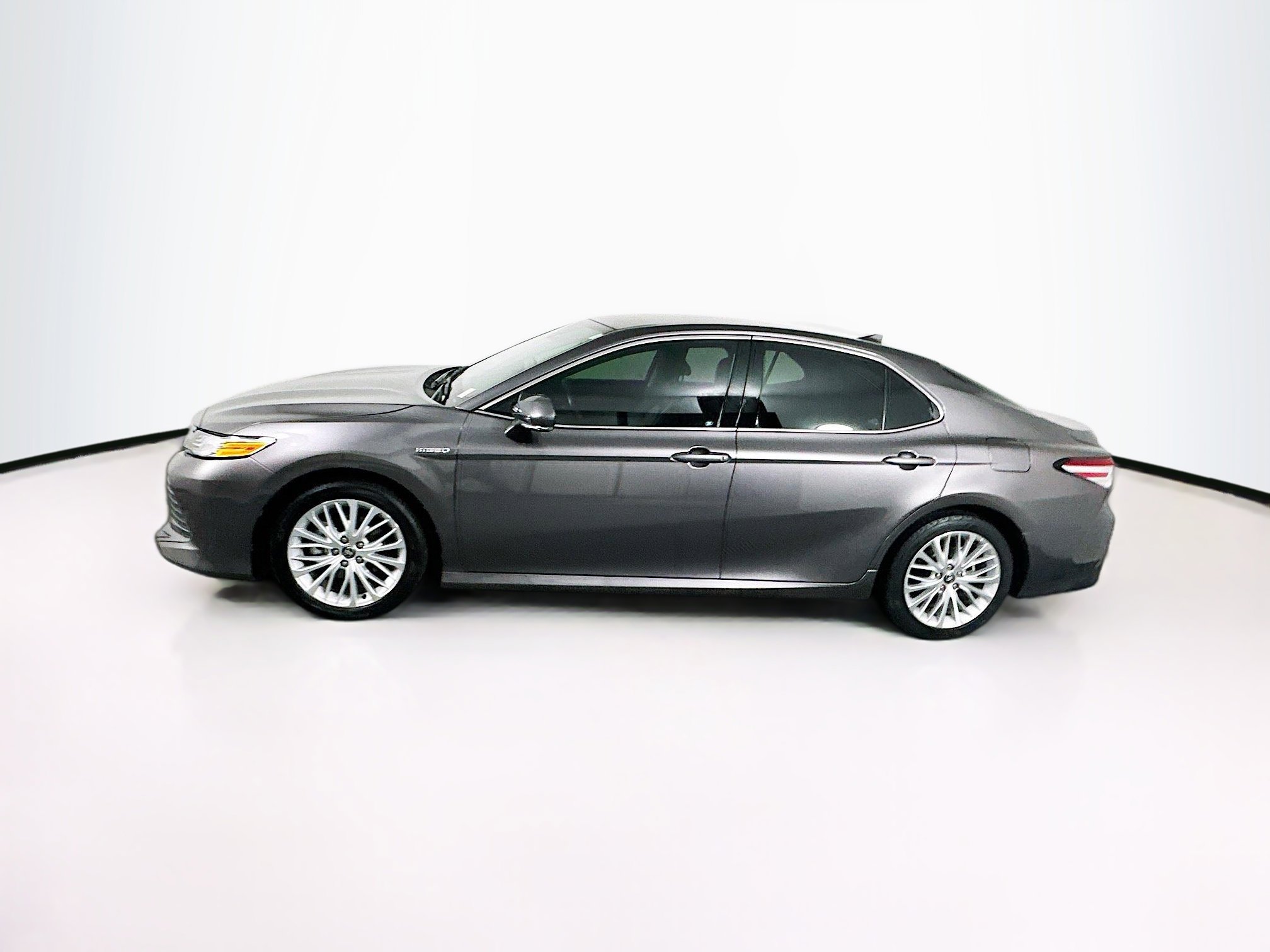 Used 2020 Toyota Camry XLE image 4