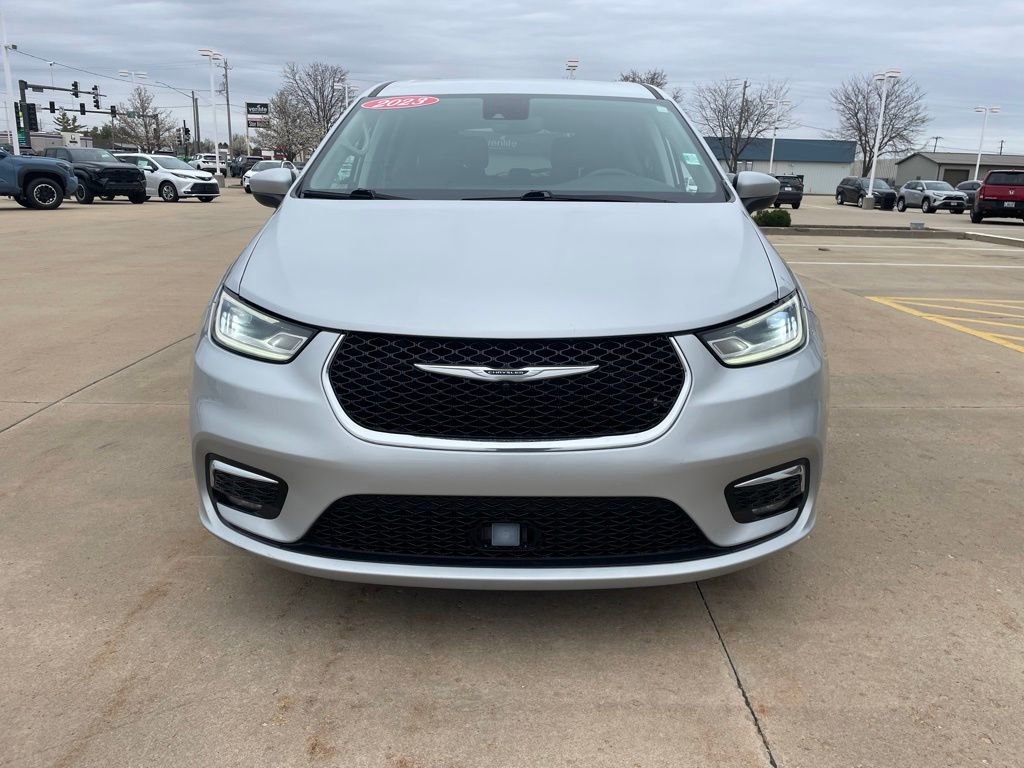 Used 2023 Chrysler Pacifica Touring-L image 3