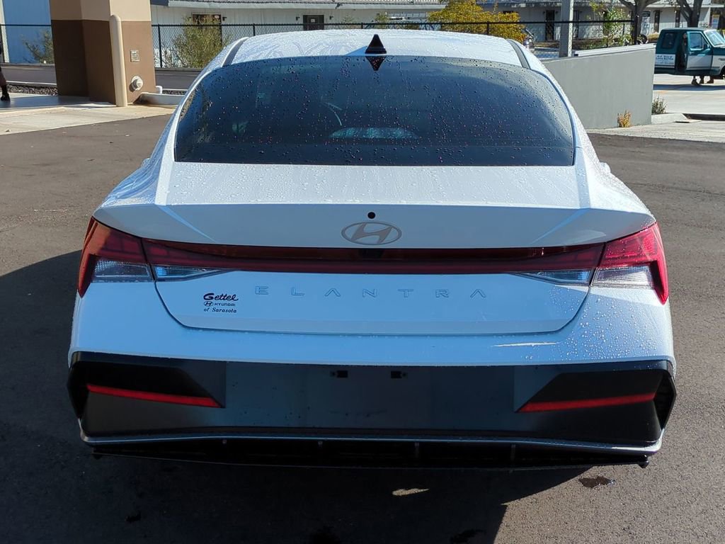 Certified 2025 Hyundai Elantra SEL image 6