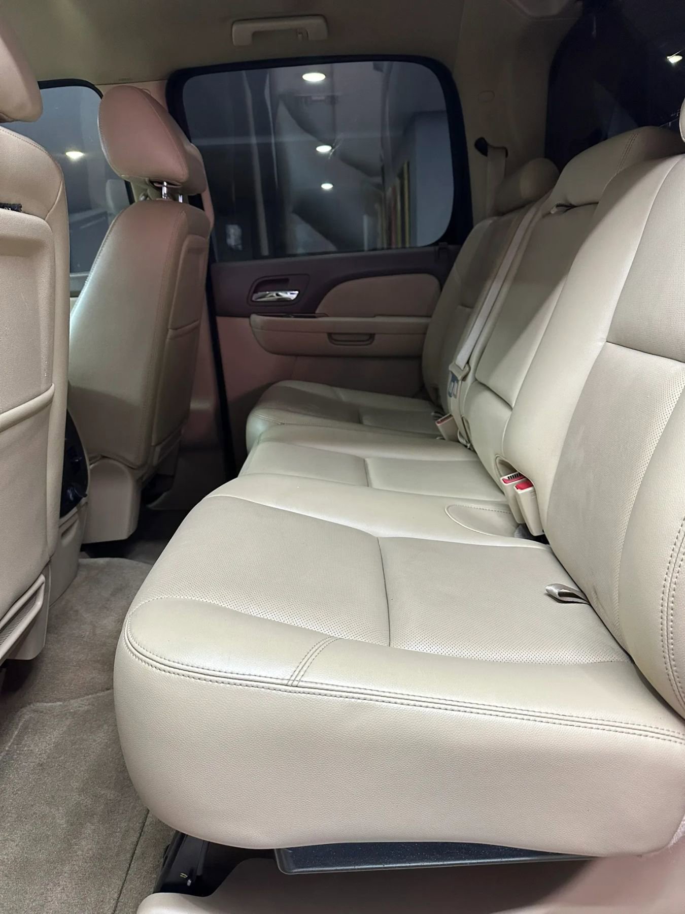 Used 2011 Chevrolet Avalanche LTZ RWD image 14