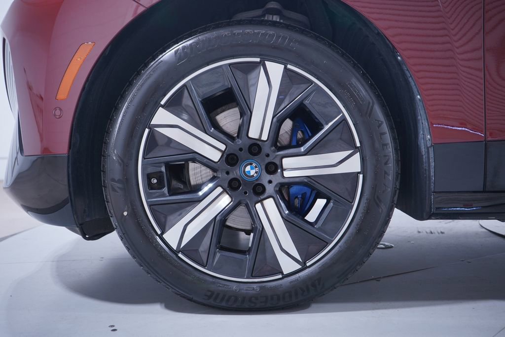 Used 2023 BMW iX xDrive50 w/ Sport Package AWD/4WD image 2