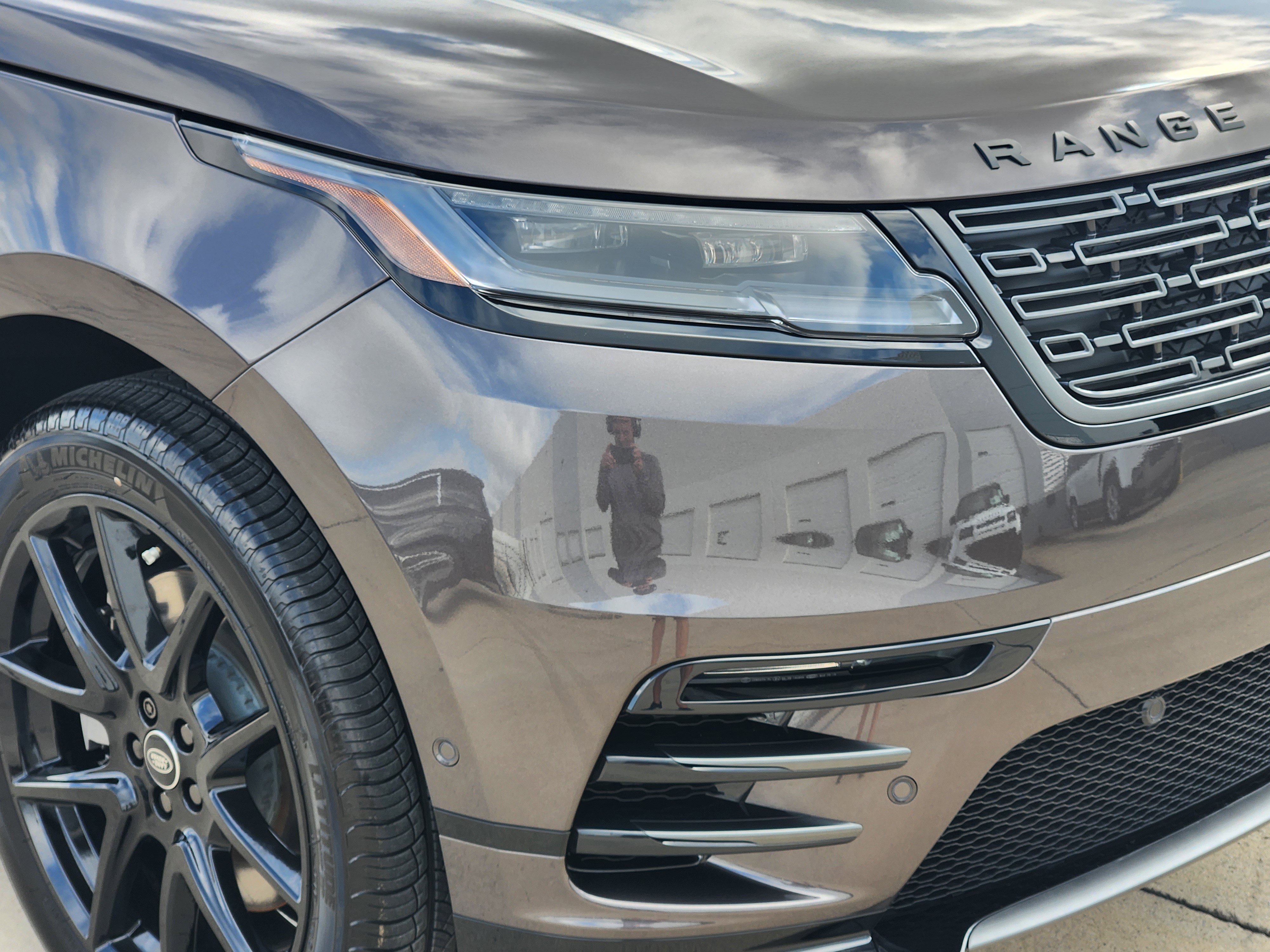 New 2026 Land Rover Range Rover Velar Dynamic SE image 8