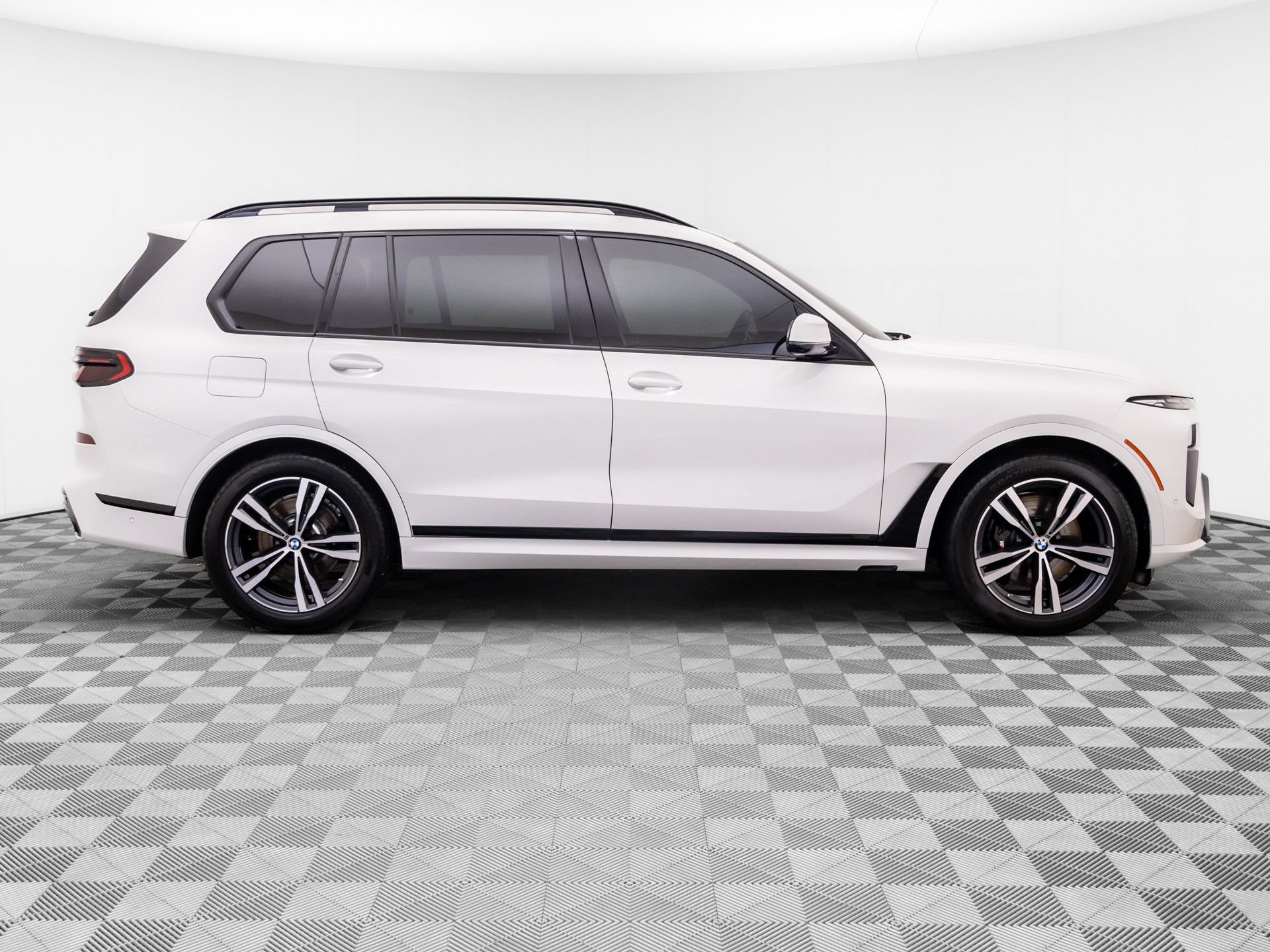 Certified 2024 BMW X7 xDrive40i w/ Executive Package AWD/4WD image 6