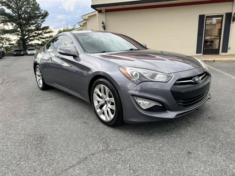Used 2016 Hyundai Genesis 3.8 RWD image 3