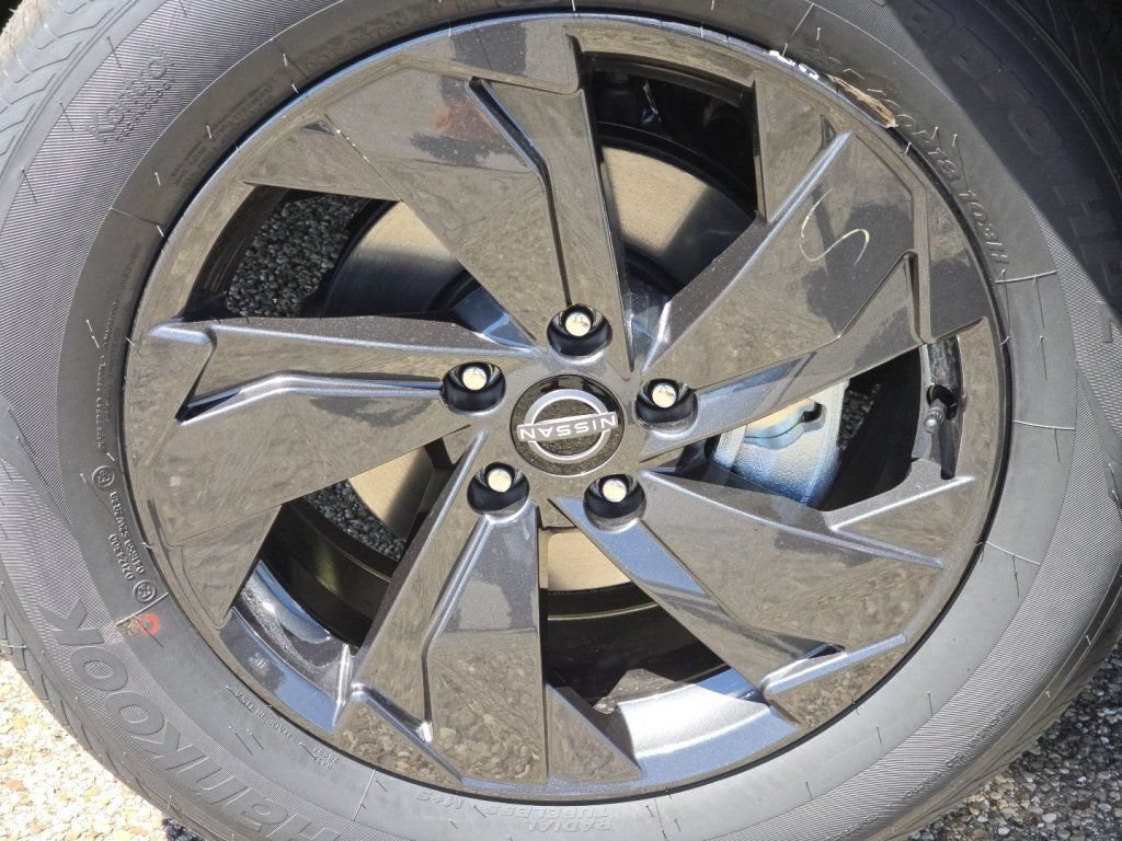 New 2026 Nissan Rogue SV w/ Cold Weather Package AWD/4WD image 9