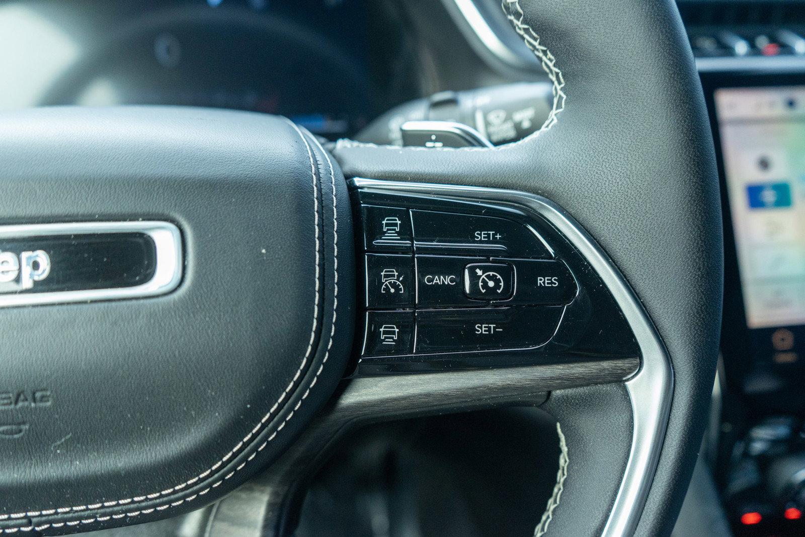 Used 2024 Jeep Grand Cherokee L Overland w/ Trailer Tow Package image 26