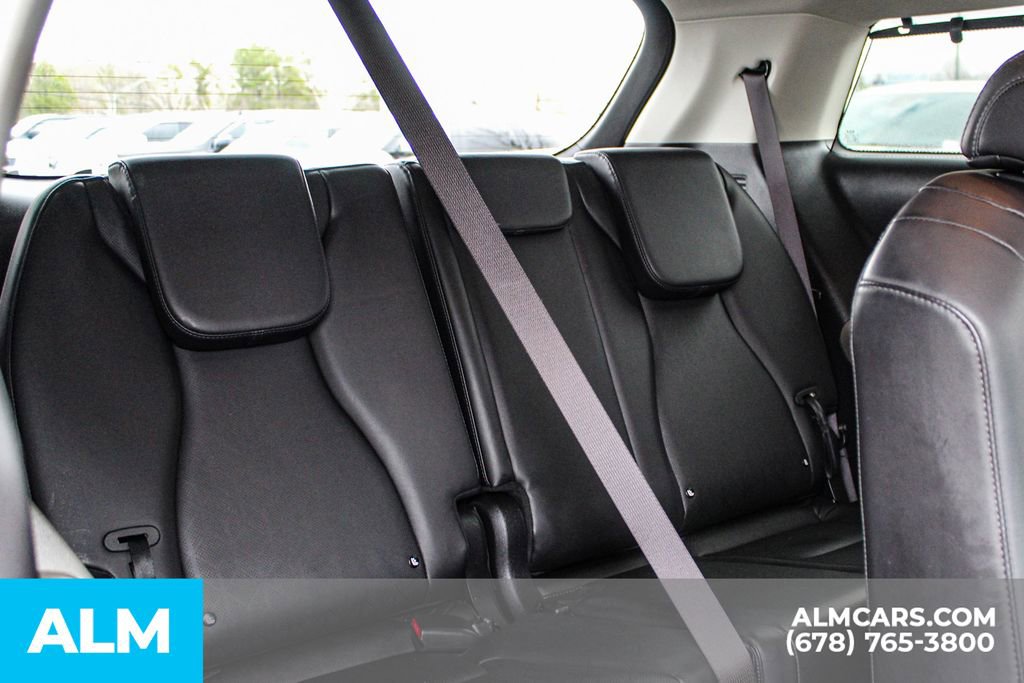 Used 2025 Kia Carnival EX image 21