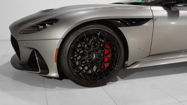Used 2023 Aston Martin DBS Coupe image 29