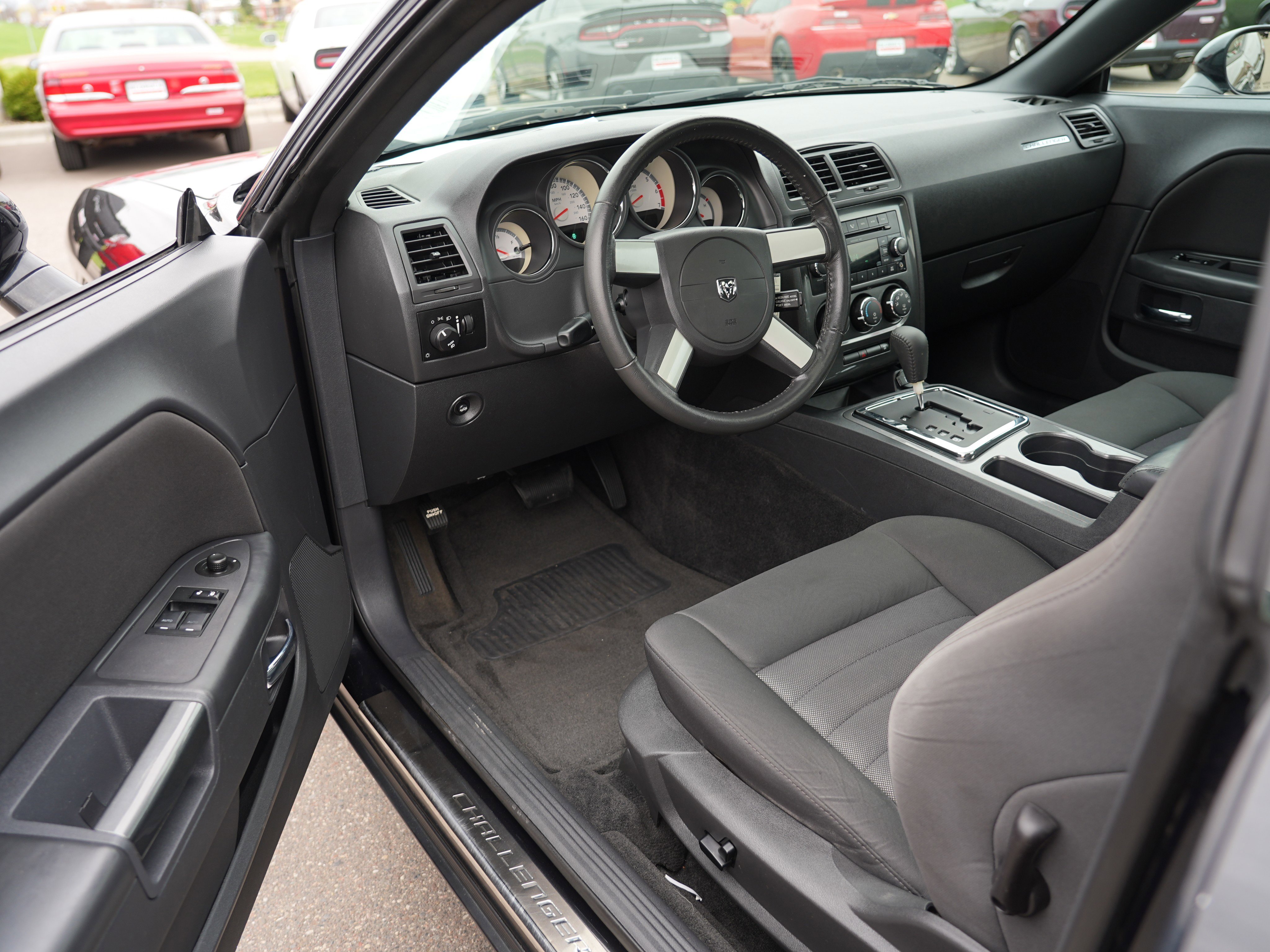 Used 2009 Dodge Challenger R/T RWD image 13