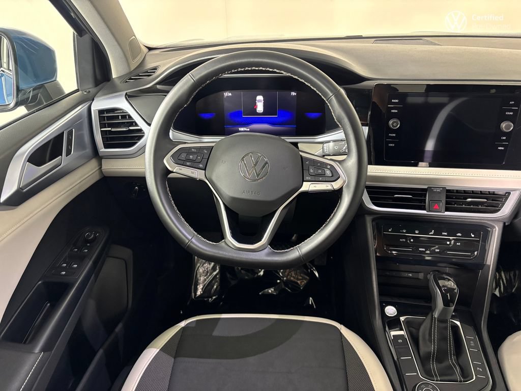 Used 2025 Volkswagen Taos SE w/ Panoramic Sunroof Package AWD/4WD image 18