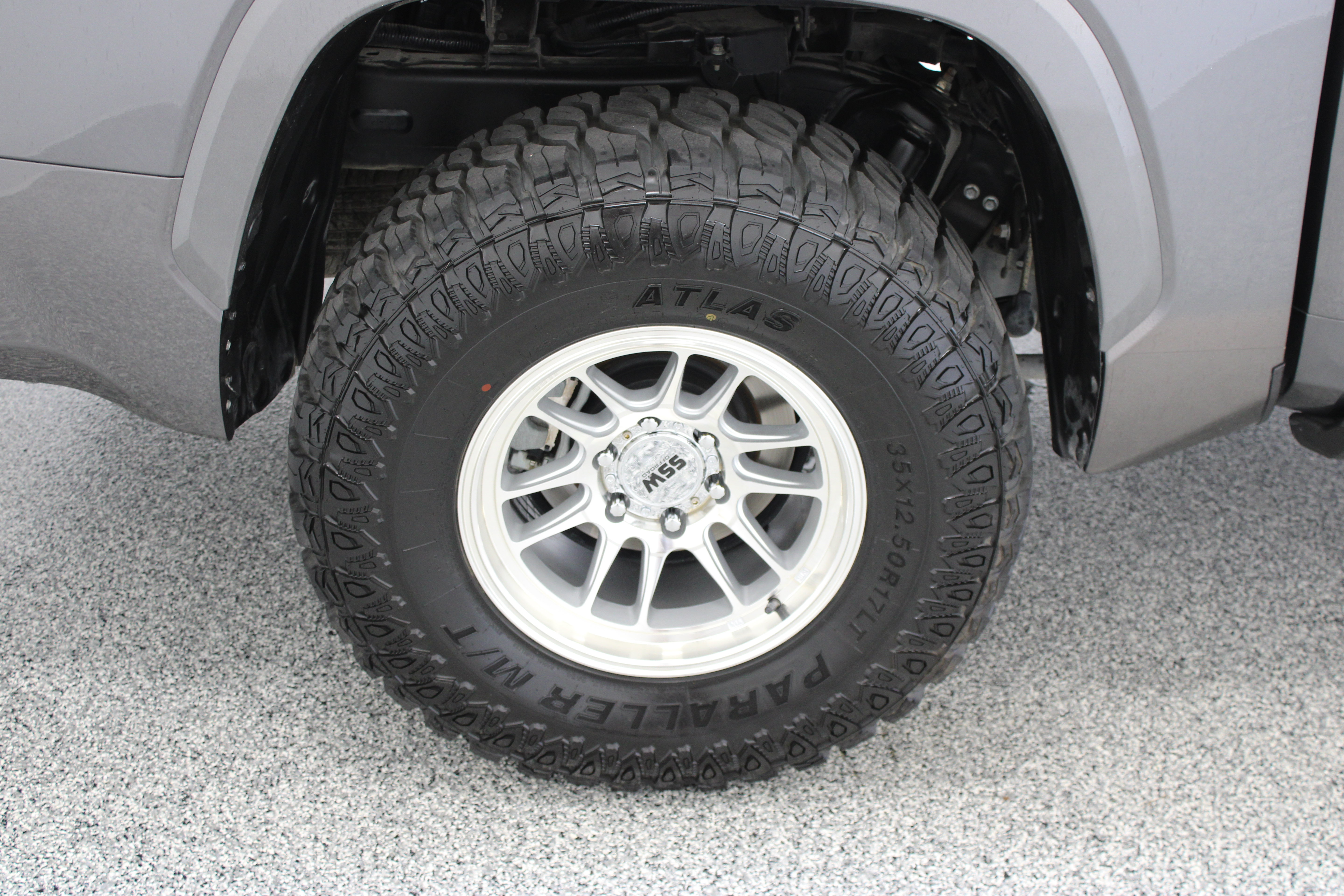 Used 2023 Toyota Tundra Limited AWD/4WD image 6