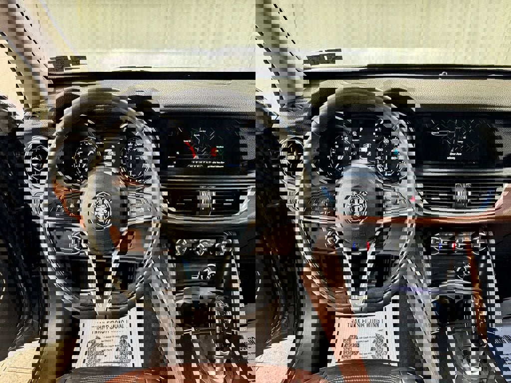 Used 2018 Alfa Romeo Stelvio AWD image 12