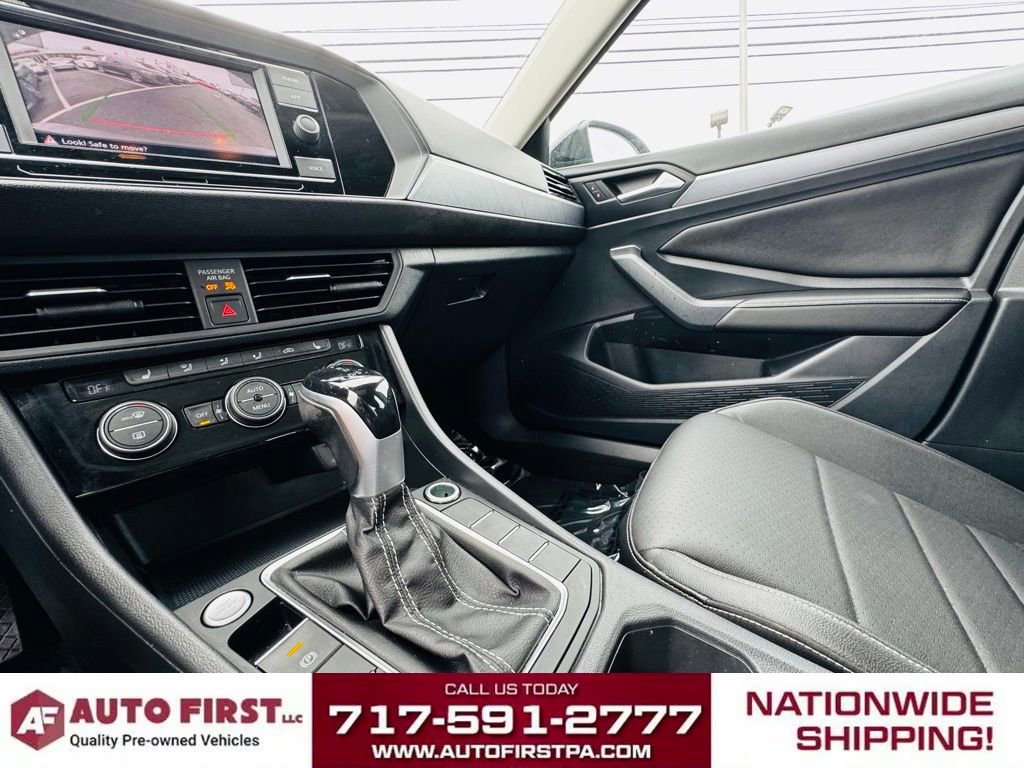 Used 2023 Volkswagen Jetta SE image 13