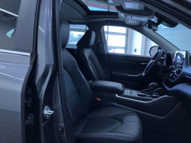 Used 2023 Toyota Highlander XLE image 23