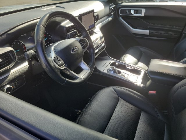 Certified 2022 Ford Explorer XLT RWD image 3