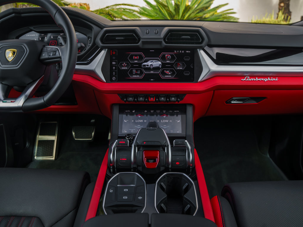 Used 2025 Lamborghini Urus SE AWD/4WD image 25