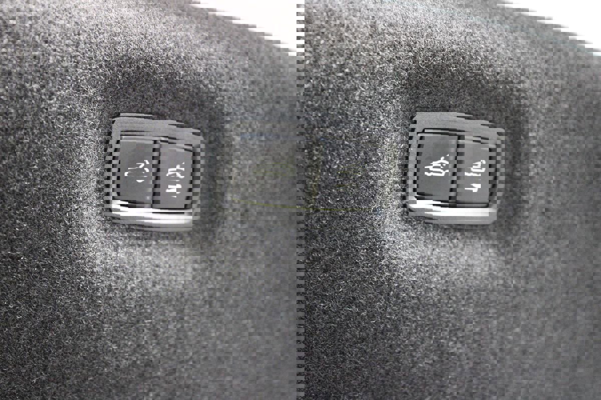 Used 2022 Porsche Taycan image 36