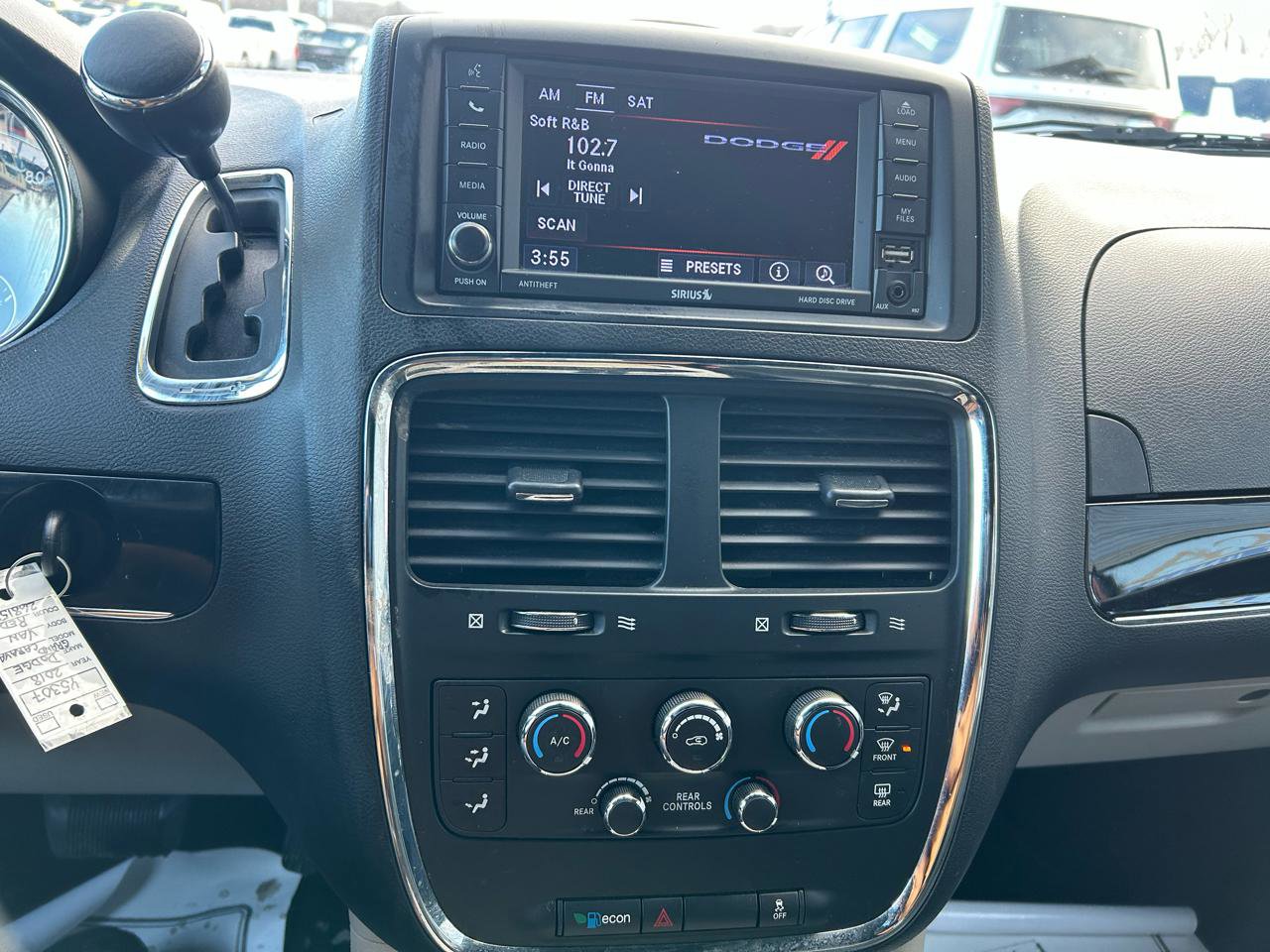 Used 2018 Dodge Grand Caravan SXT image 19