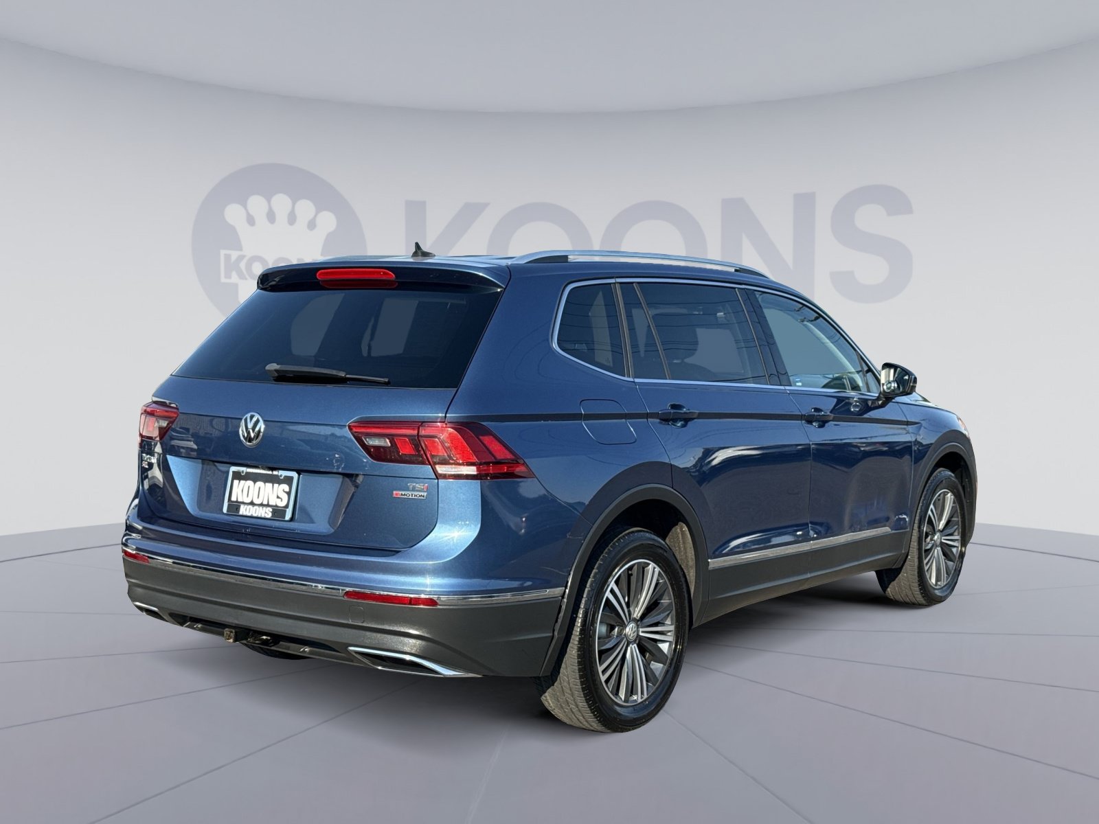 Used 2018 Volkswagen Tiguan SEL AWD/4WD image 7
