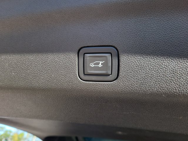 Used 2021 Chevrolet Tahoe Premier w/ Premium Package RWD image 11