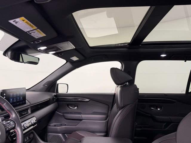 Used 2025 Honda Pilot Black Edition image 37