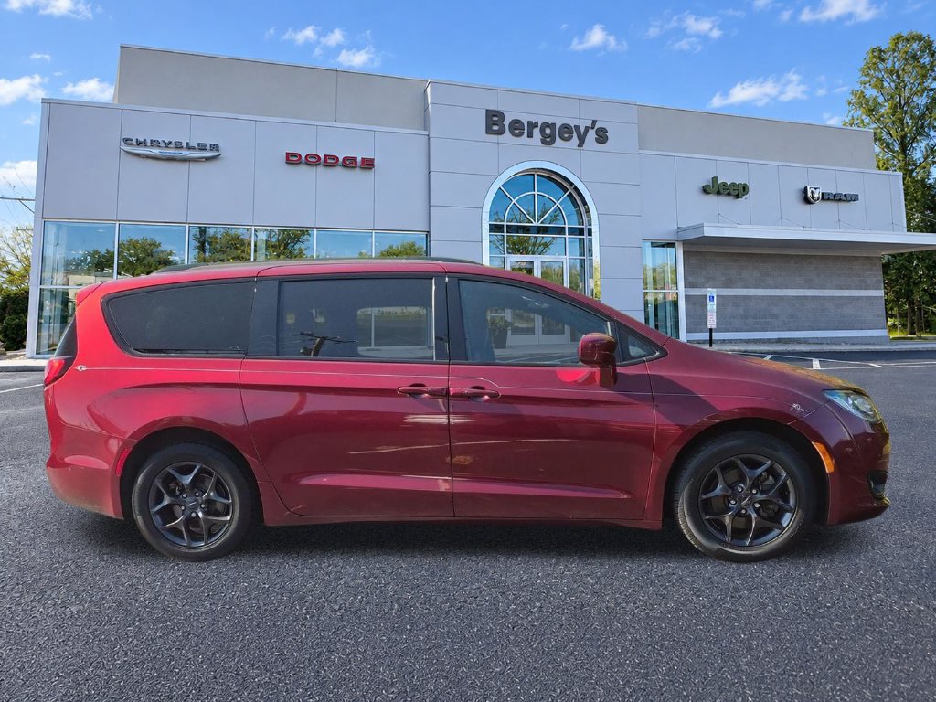 Used 2018 Chrysler Pacifica Touring Plus w/ S Appearance Package FWD image 5