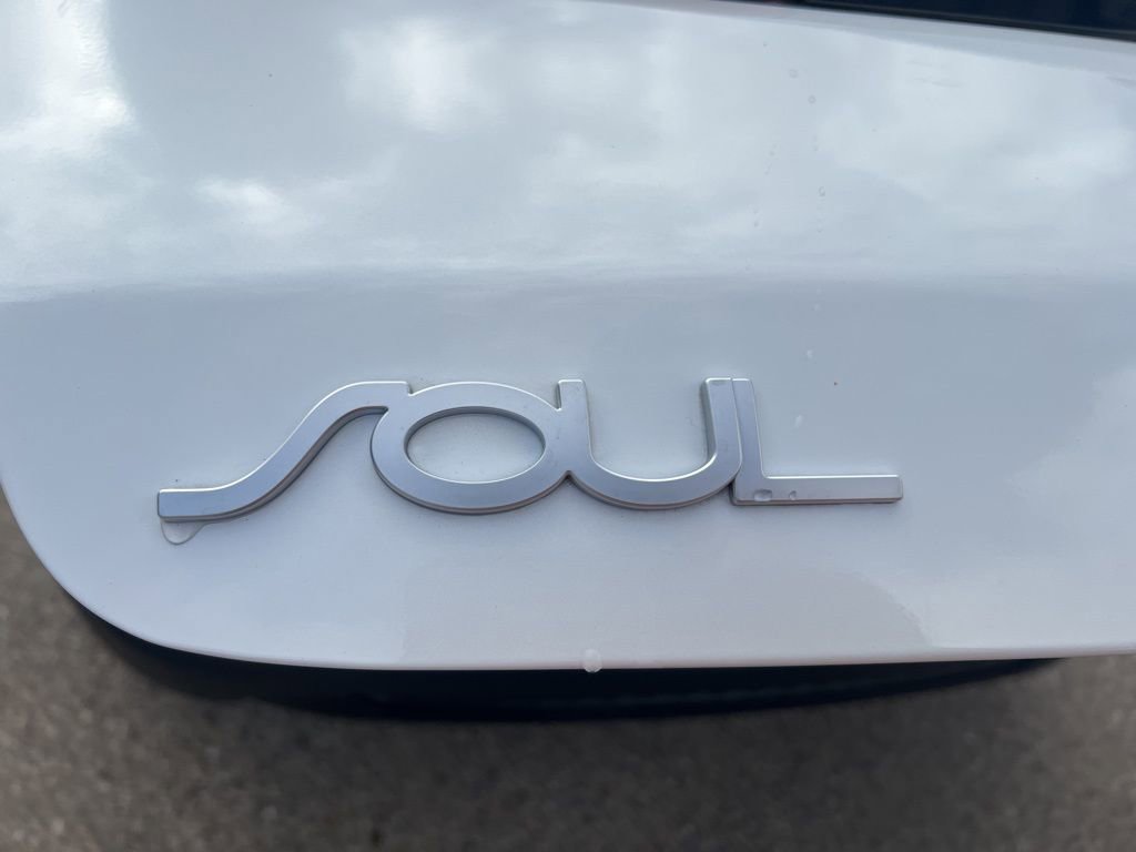 Certified 2022 Kia Soul LX image 32