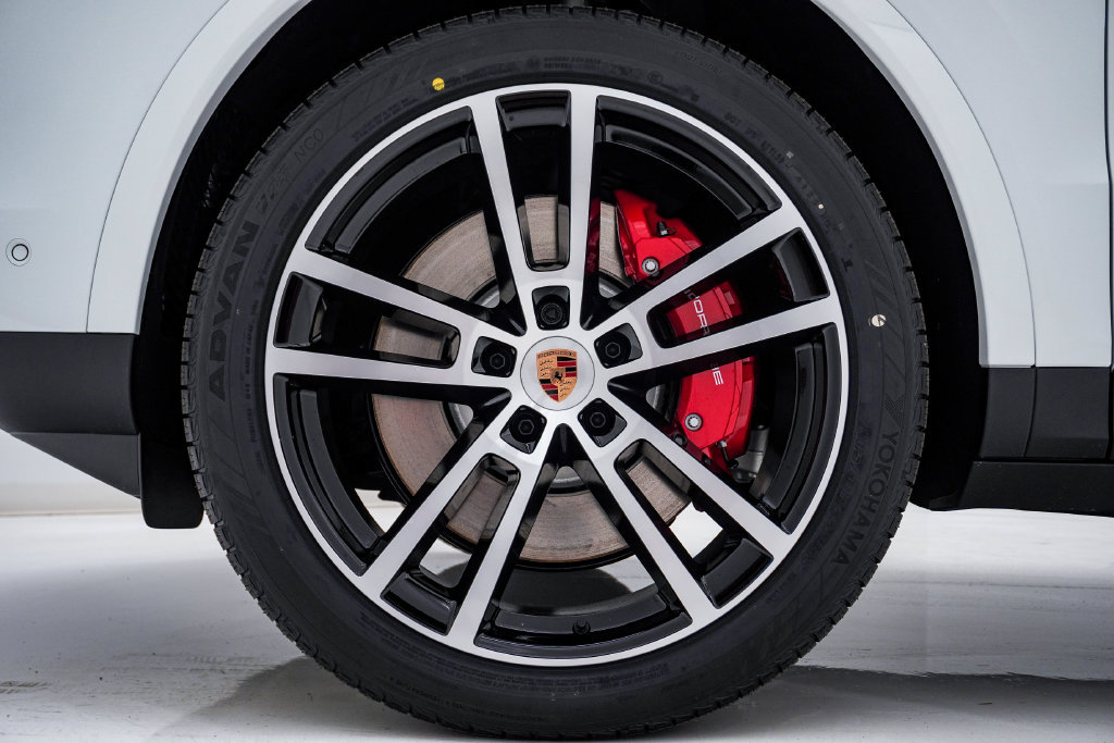 New 2026 Porsche Cayenne S AWD/4WD image 13