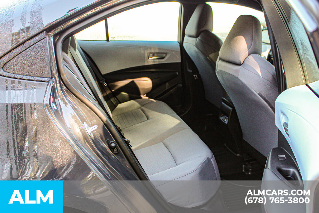 Used 2025 Toyota Corolla SE w/ Convenience Package FWD image 18