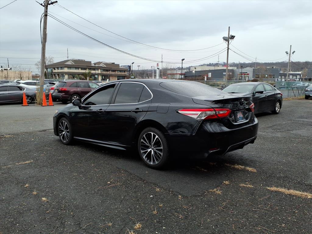 Used 2018 Toyota Camry SE FWD image 4