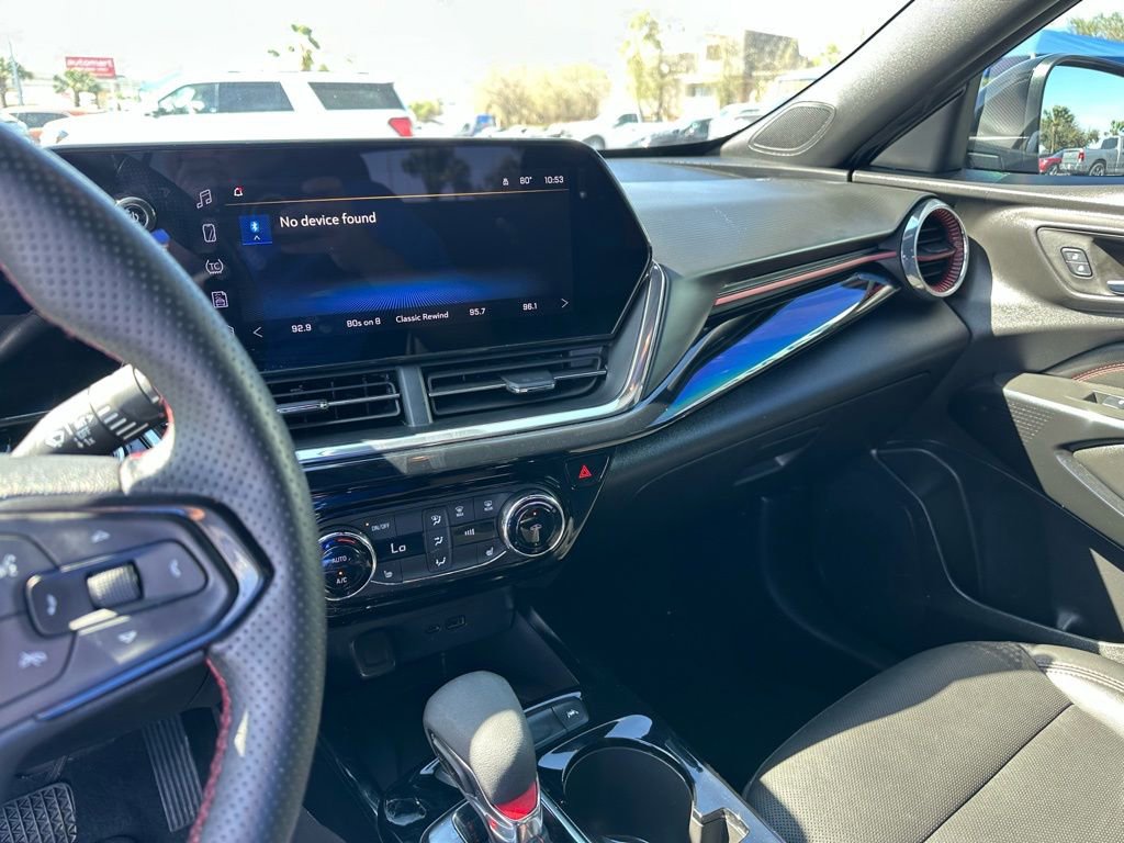 Used 2025 Chevrolet Trax RS w/ Sunroof Package image 13