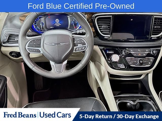 Used 2023 Chrysler Pacifica Limited FWD image 42