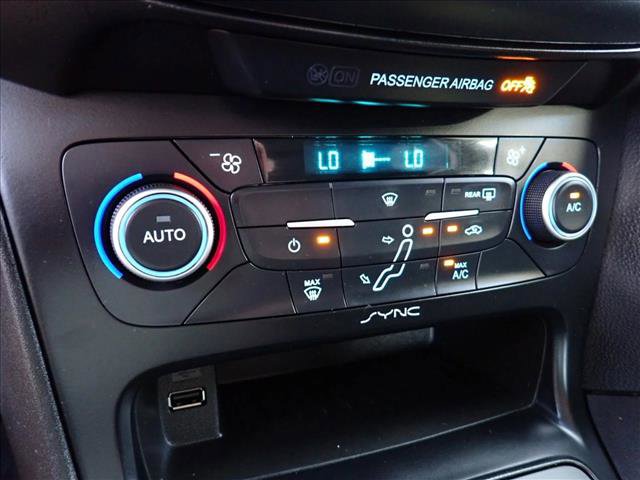 Used 2018 Ford Focus SE w/ SE Appearance Package image 18